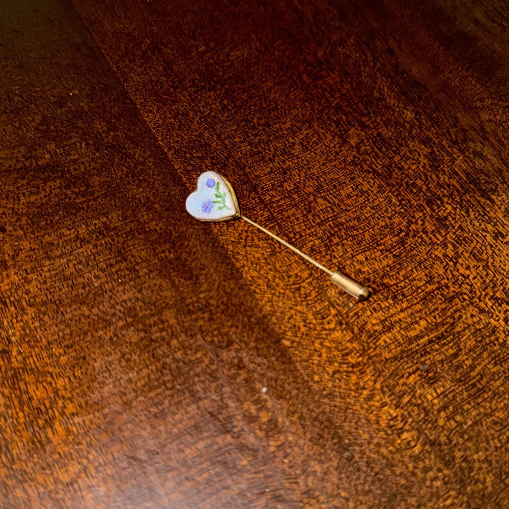 Beautiful vintage pin brooche heart flowers opens up